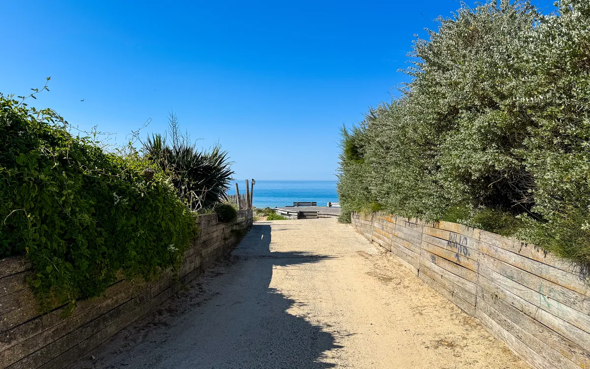 Le chemin d’accès à la plage du Peu Ragot à La Couarde-sur-Mer