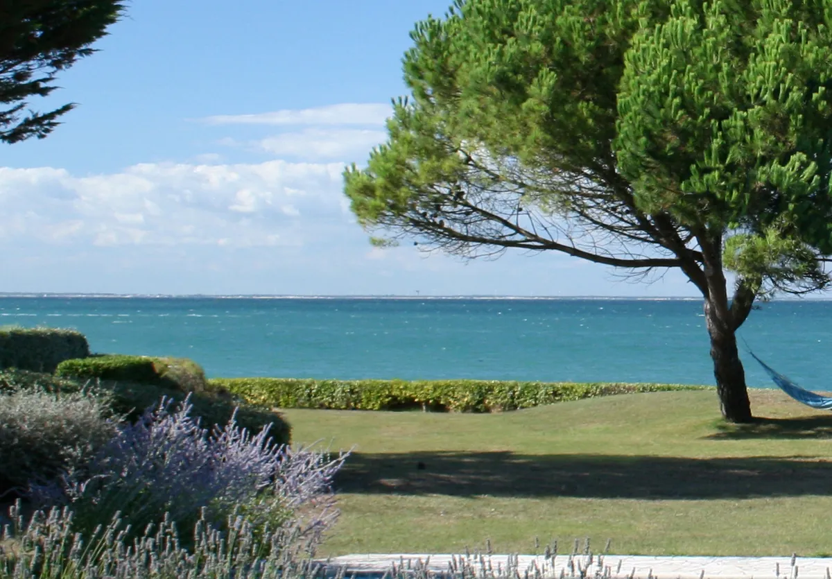 Maison vue mer à vendre sur l'Île de Ré — BARNES