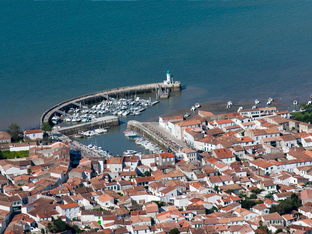 Maison proche port à vendre sur l'Île de Ré — BARNES