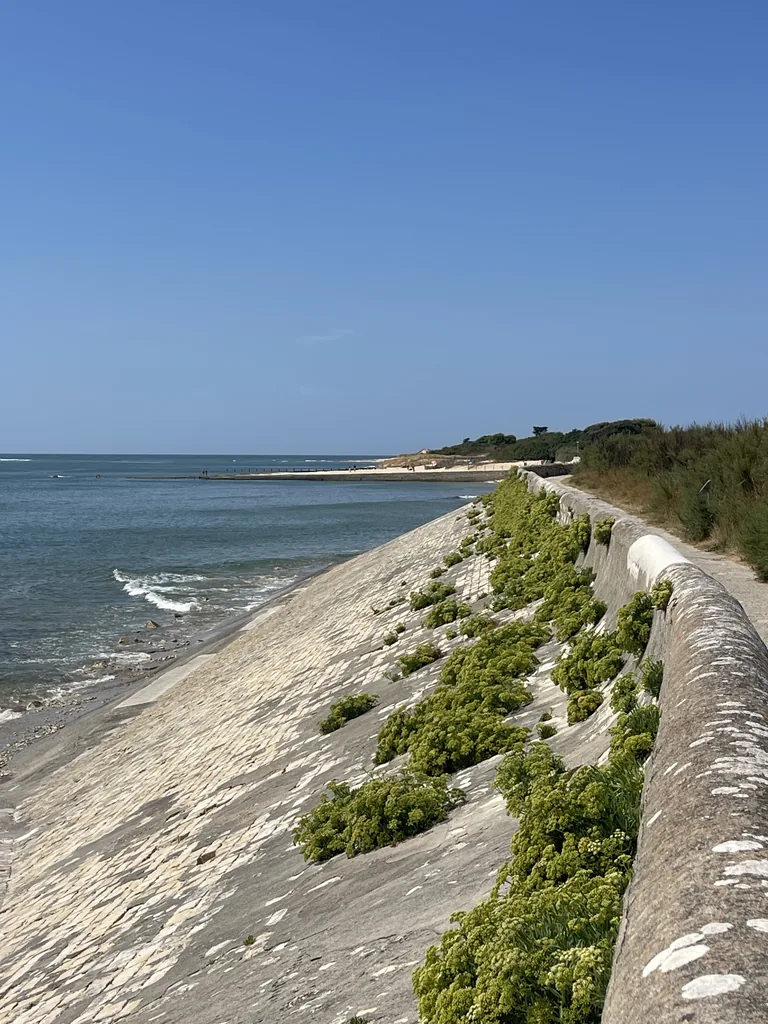 La digue et la mer à Ars-en-Ré