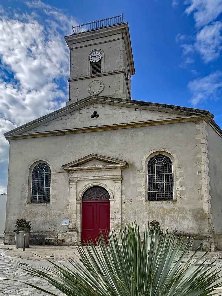 Le clocher et le portail rouge de l’église de Tous-les-Saints du Bois-Plage-en-Ré (1832)