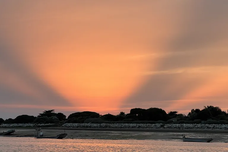 Coucher de soleil sur le Fier d’Ars aux Portes-en-Ré