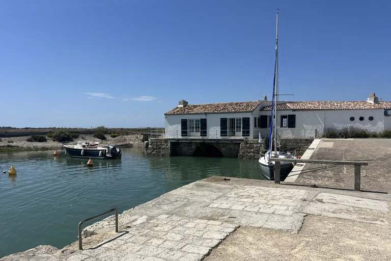 Le port de Loix et son moulin à marée