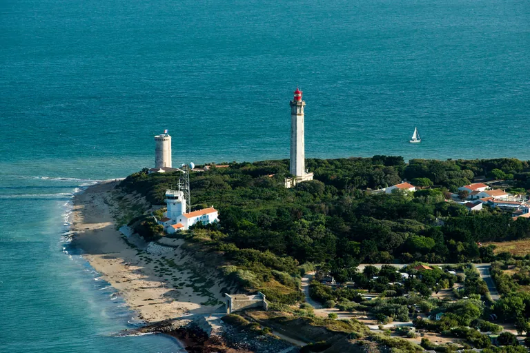 Le phare des Baleines et la côte de Saint-Clément-des-Baleines vus du ciel
