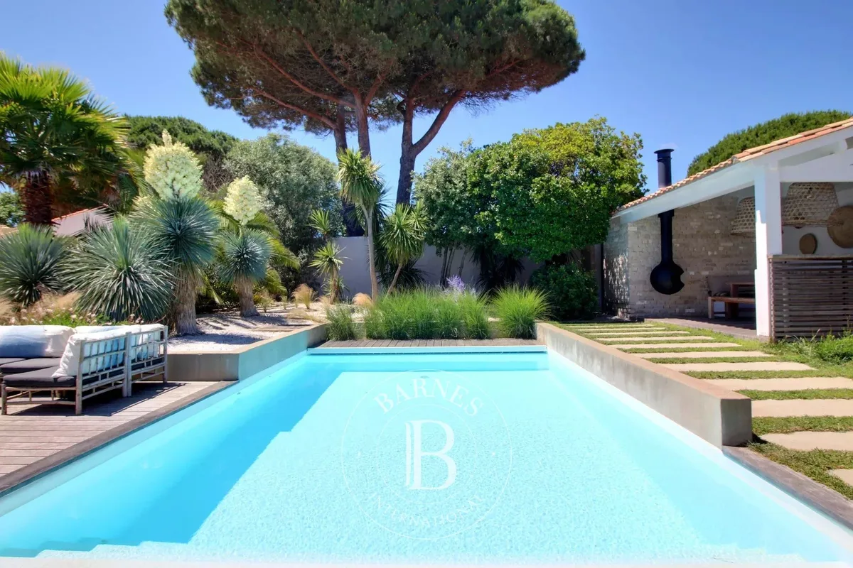 Villa avec piscine à vendre au Bois-Plage-en-Ré — BARNES Île de Ré