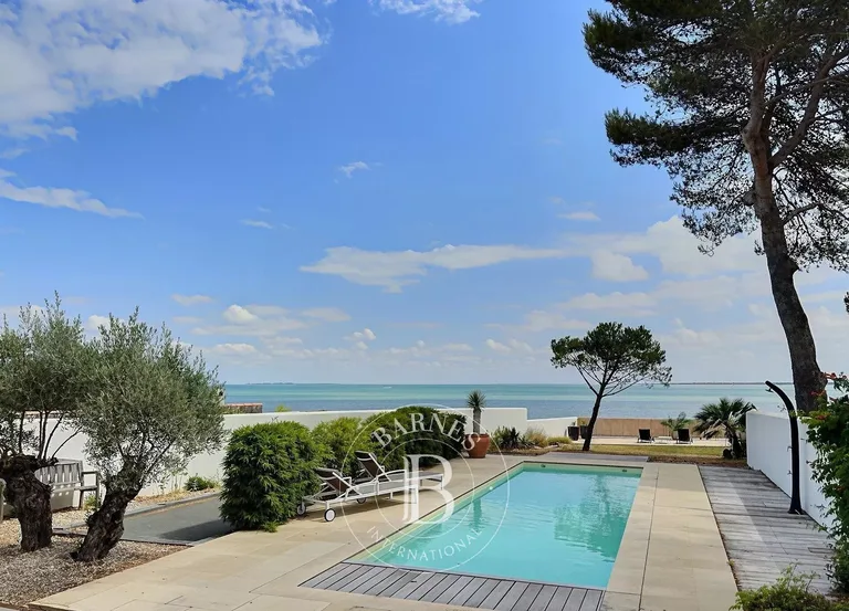 Maison à vendre à La Flotte · réf. 83275227
