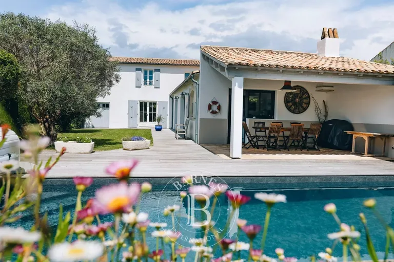 Villa Côte Ouest, location de vacances à La Flotte · réf. 85188141