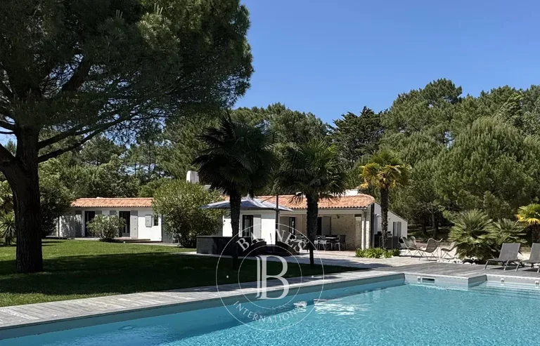 Maison à vendre au Bois-Plage-en-Ré · réf. 85960030