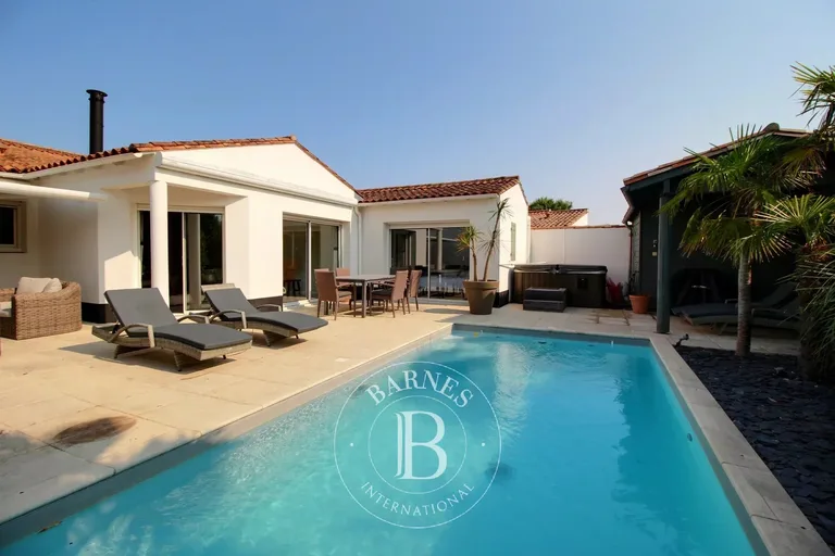 Maison à vendre à La Flotte · réf. 87254977