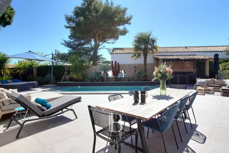 Maison à vendre à Le Bois-Plage-en-Ré · réf. 87280547